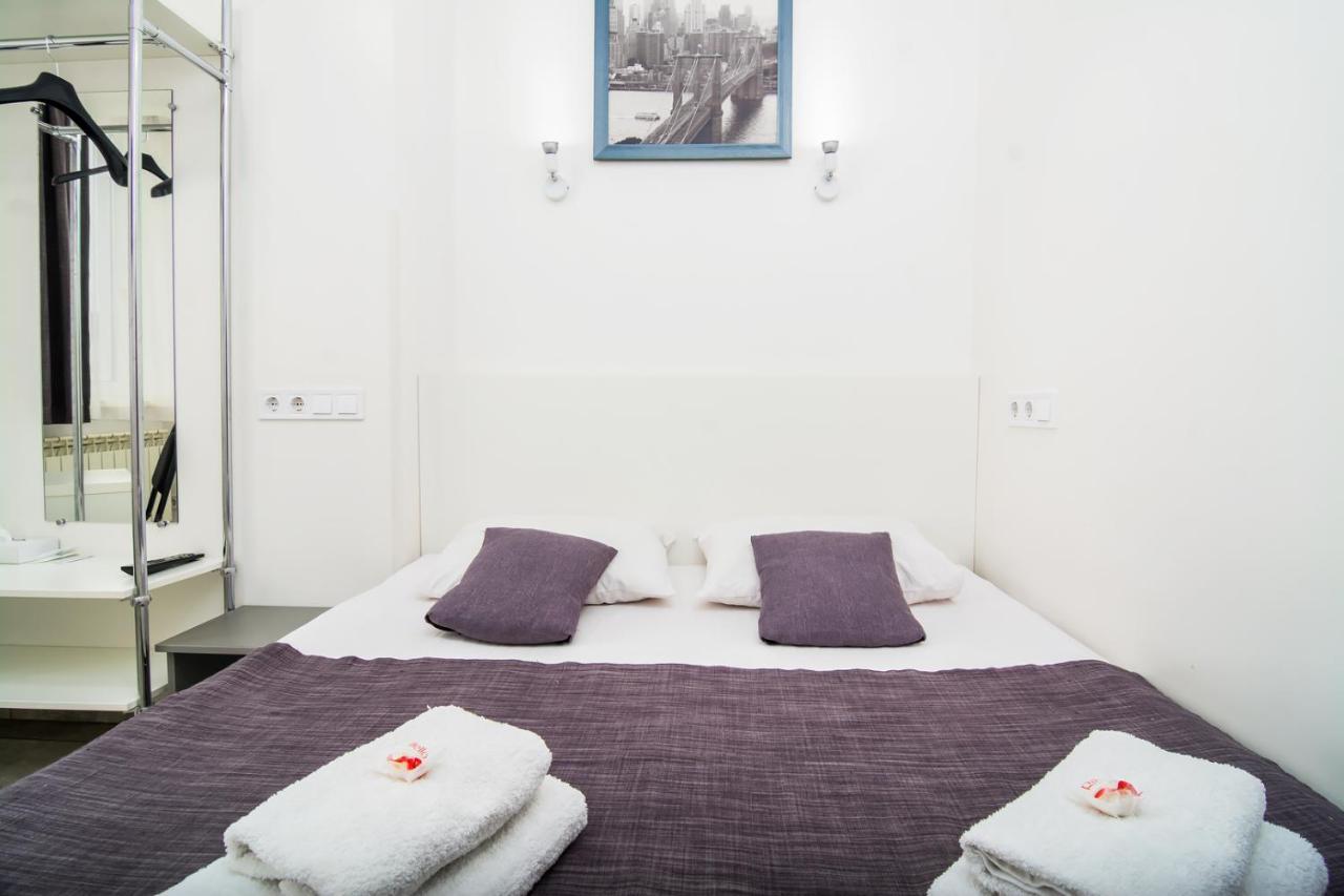 Smart Hotel Rooms Near Metro 24/7 Kiev Exterior foto